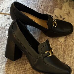 Bella Vita Black Block Heels with Gold Chain